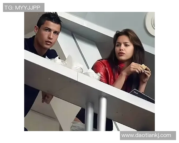 足球明星与名模之间的情感纠葛与时尚联姻探秘